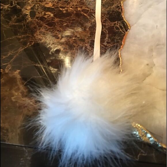 WHITE POM Attachment w Leather Snap - Picture 1 of 5